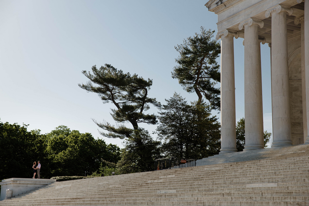 engagement-photos-jefferson-memorial